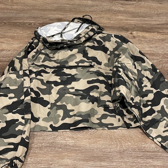 Zara Camouflage Cropped Jacket - M - Picture 2 of 3